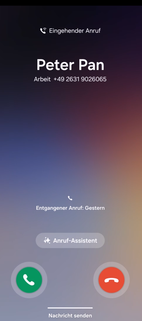 Preview: an incoming call showing the identified customer name